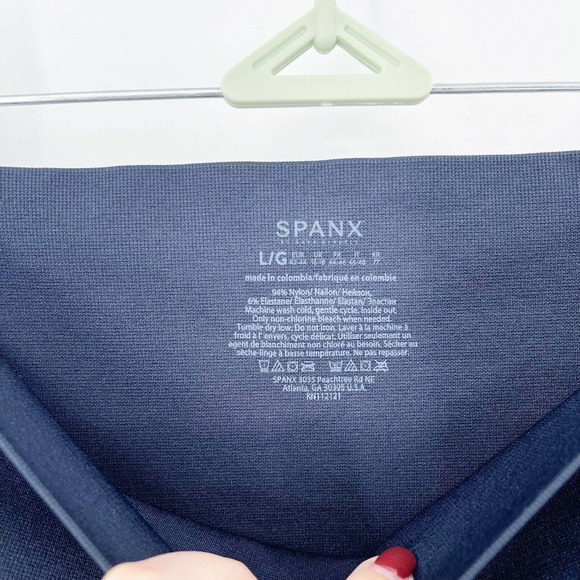 Spanx Look At Me Now Seamless Cropped Leggings Sz L Navy Blue High Waist Stretch - Picture 8 of 9